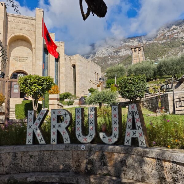 Sari Salltik y Kruja